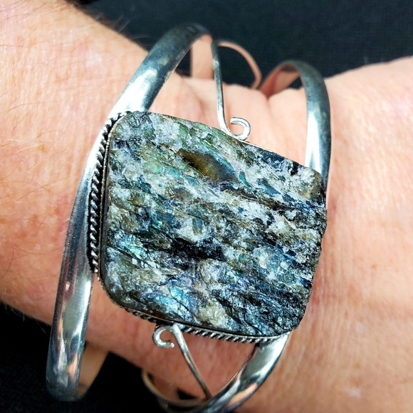 New Spectrolite (Labradorite) Feldspar Rough 925 Silver Cuff Bracelet. - Picture 8 of 14